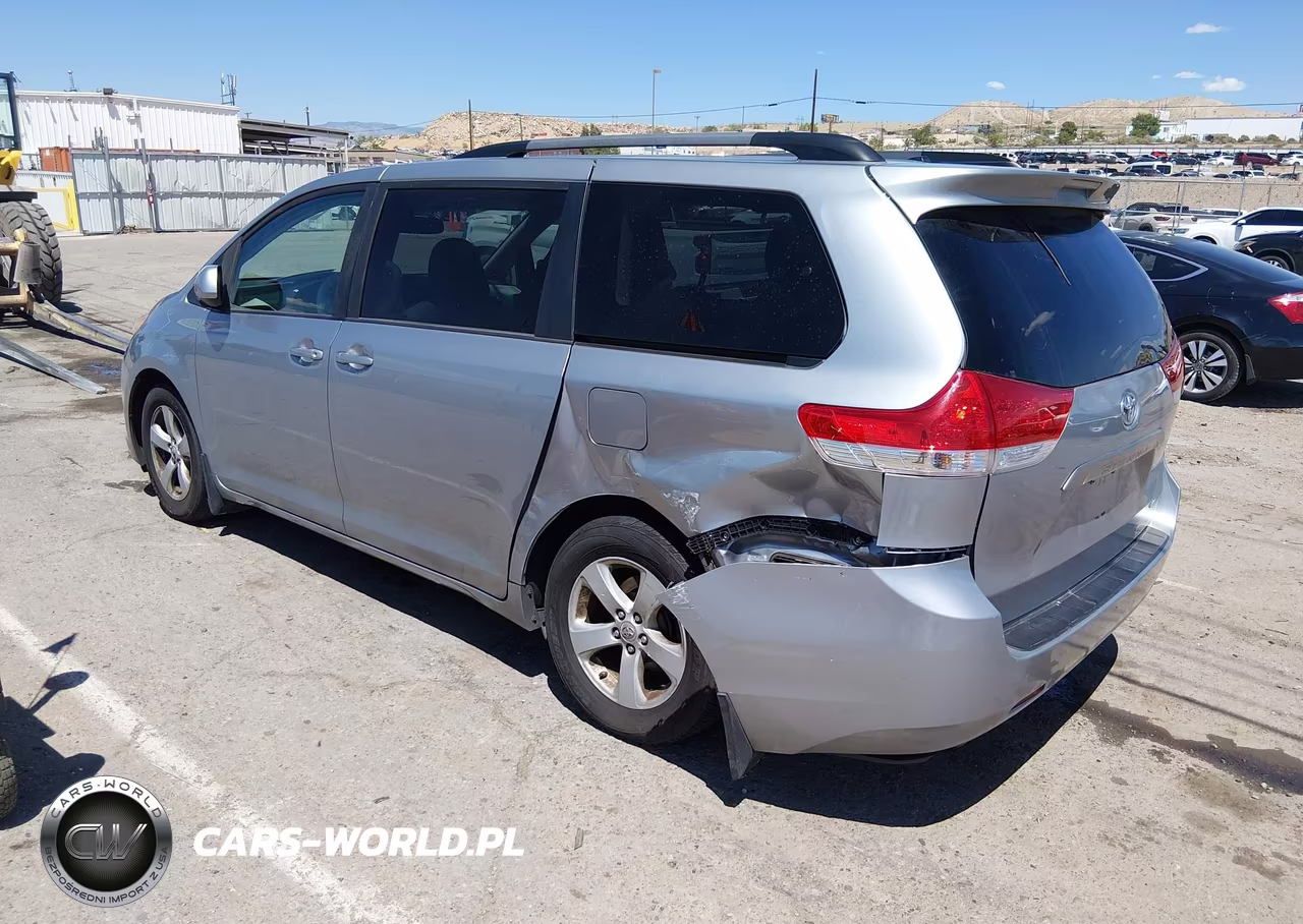 2011 Toyota Sienna Le V6 VIN:5TDKK3DC7BS143682 - 3