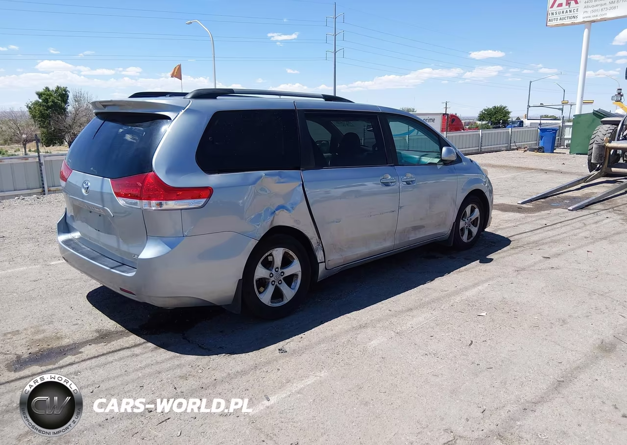2011 Toyota Sienna Le V6 VIN:5TDKK3DC7BS143682 - 4