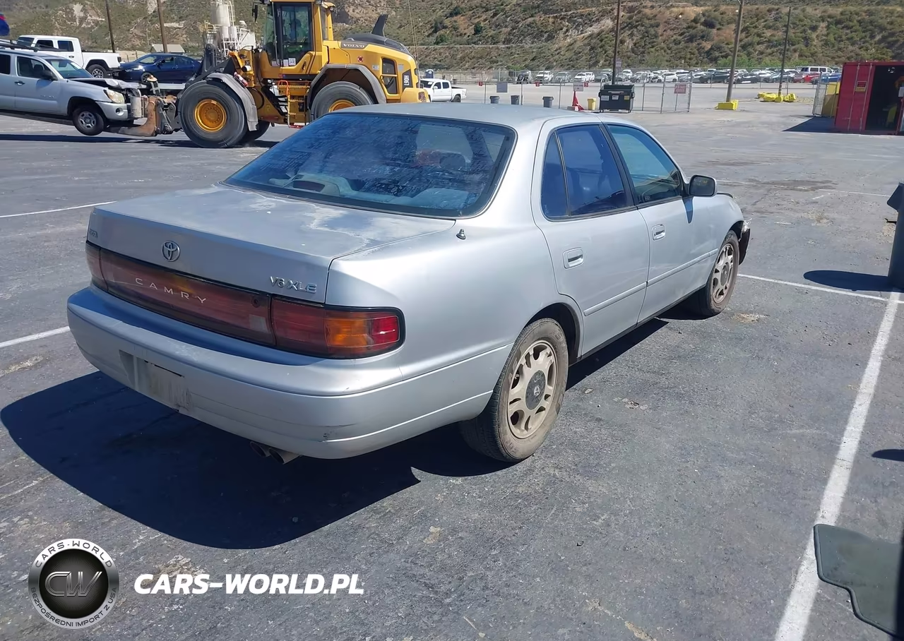 1992 Toyota Camry Xle VIN:4T1VK13E8NU018657 - 4
