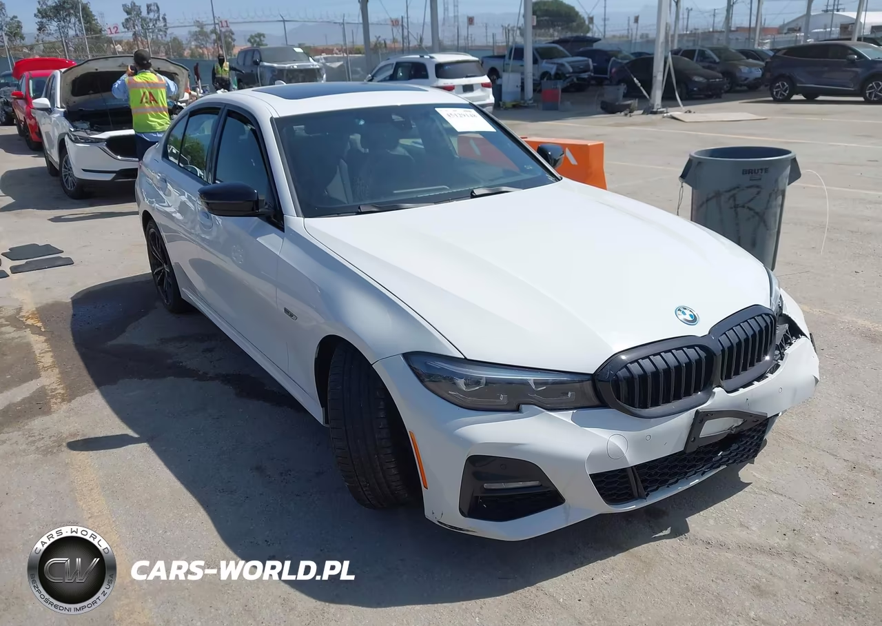 2022 BMW 330E – zdjęcie 1 z 16