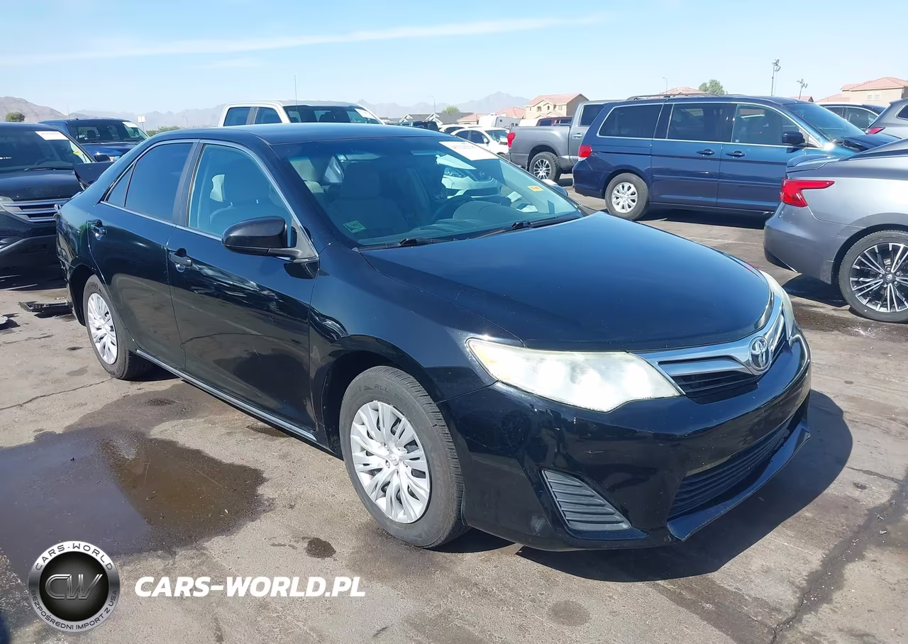 2012 Toyota Camry Le – zdjęcie 1 z 16