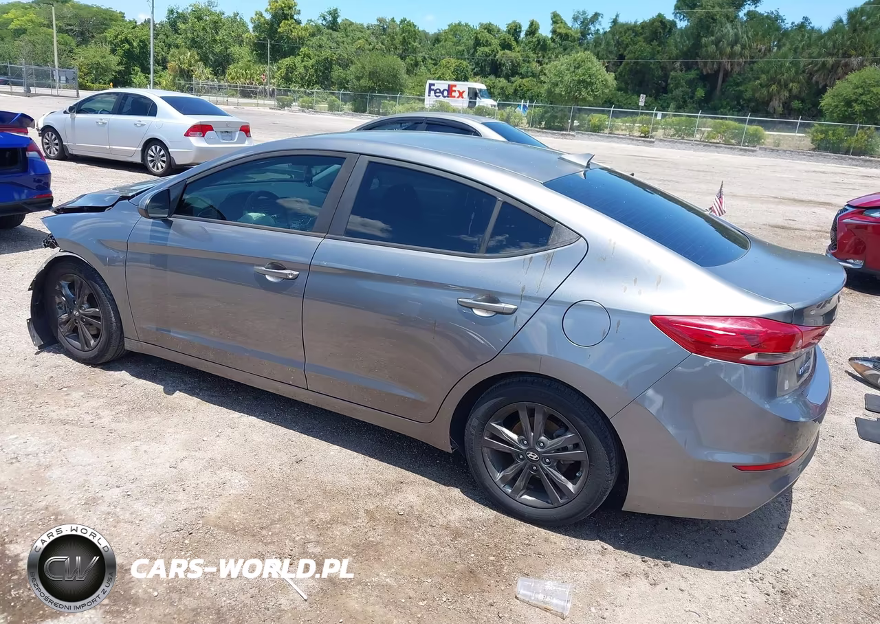 2018 Hyundai Elantra Sel VIN:5NPD84LF0JH253373 - 3