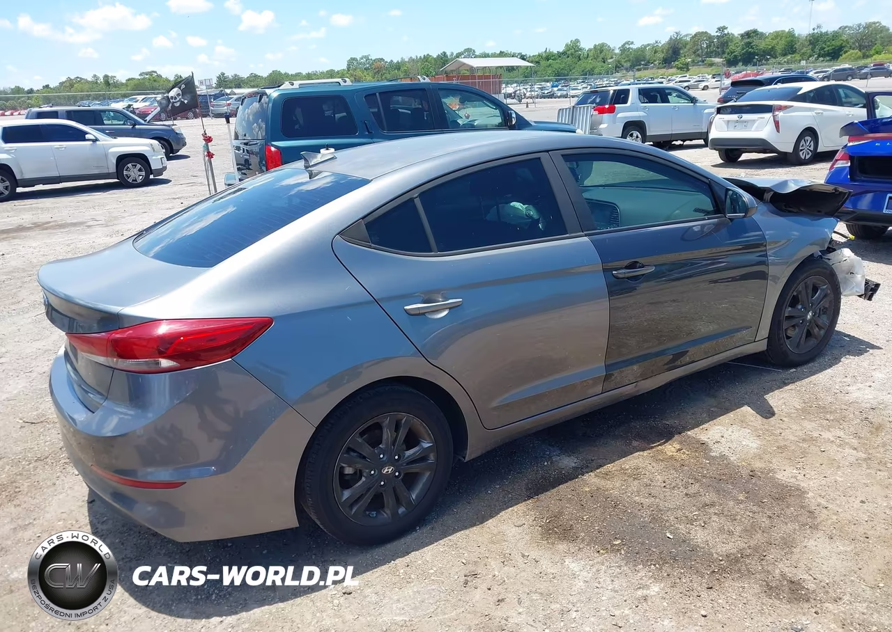 2018 Hyundai Elantra Sel VIN:5NPD84LF0JH253373 - 4