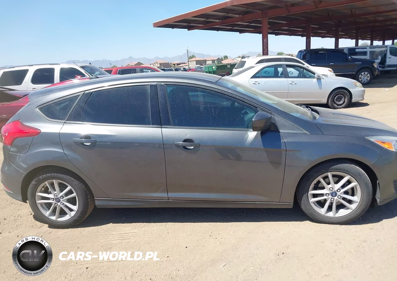 2018 Ford Focus Se VIN:1FADP3K23JL282895 - 13