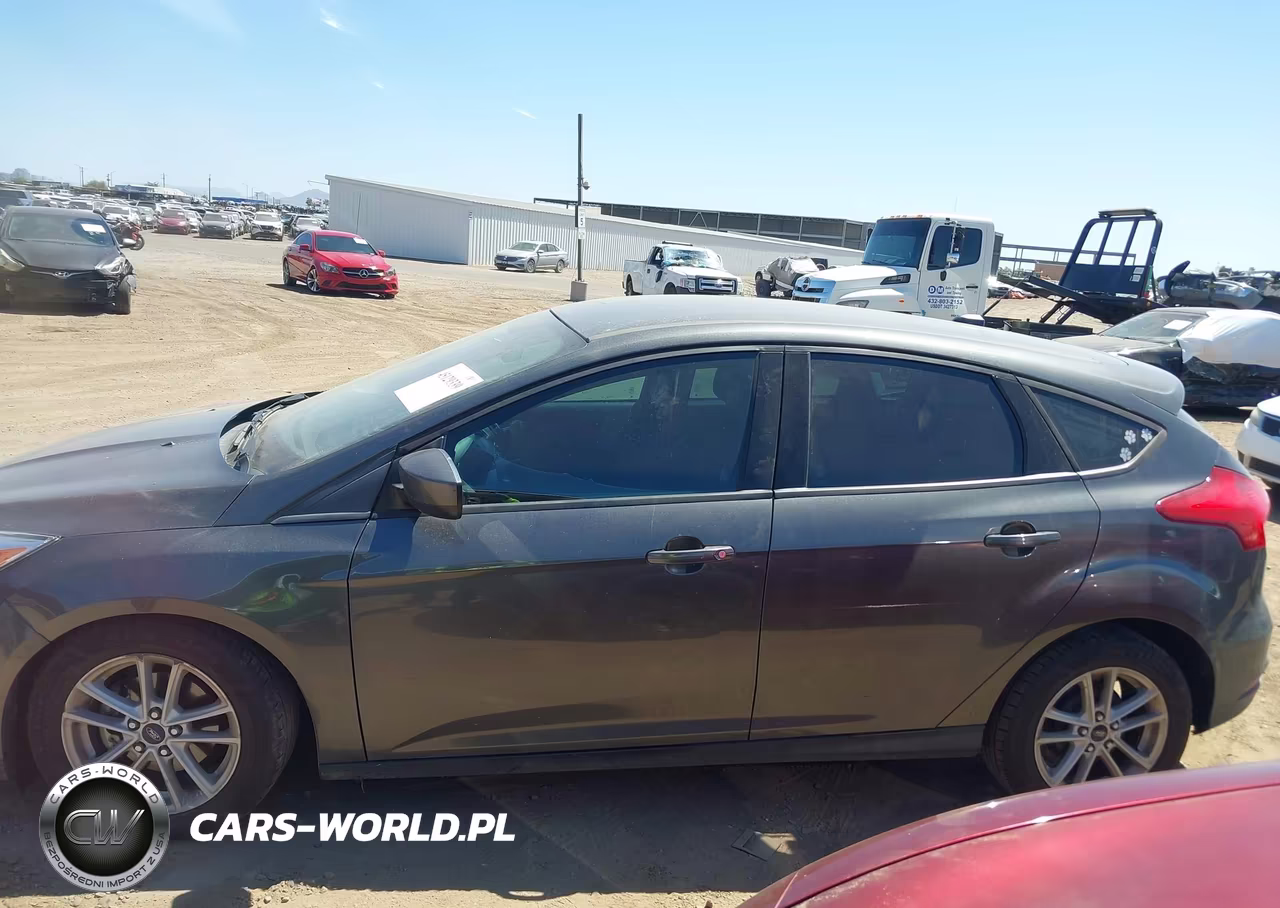 2018 Ford Focus Se VIN:1FADP3K23JL282895 - 14