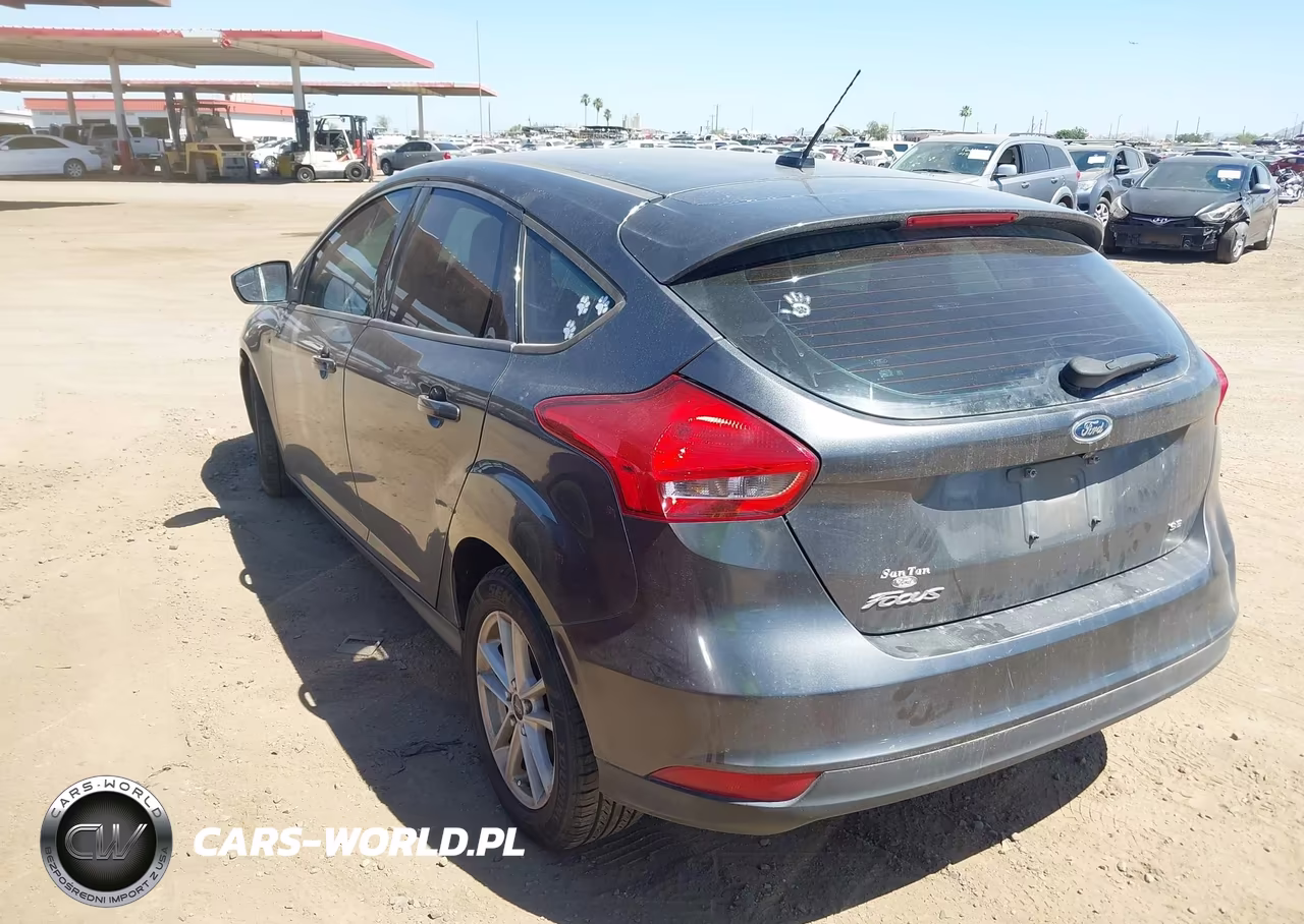 2018 Ford Focus Se VIN:1FADP3K23JL282895 - 3