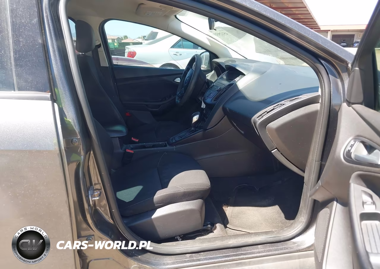 2018 Ford Focus Se VIN:1FADP3K23JL282895 - 5