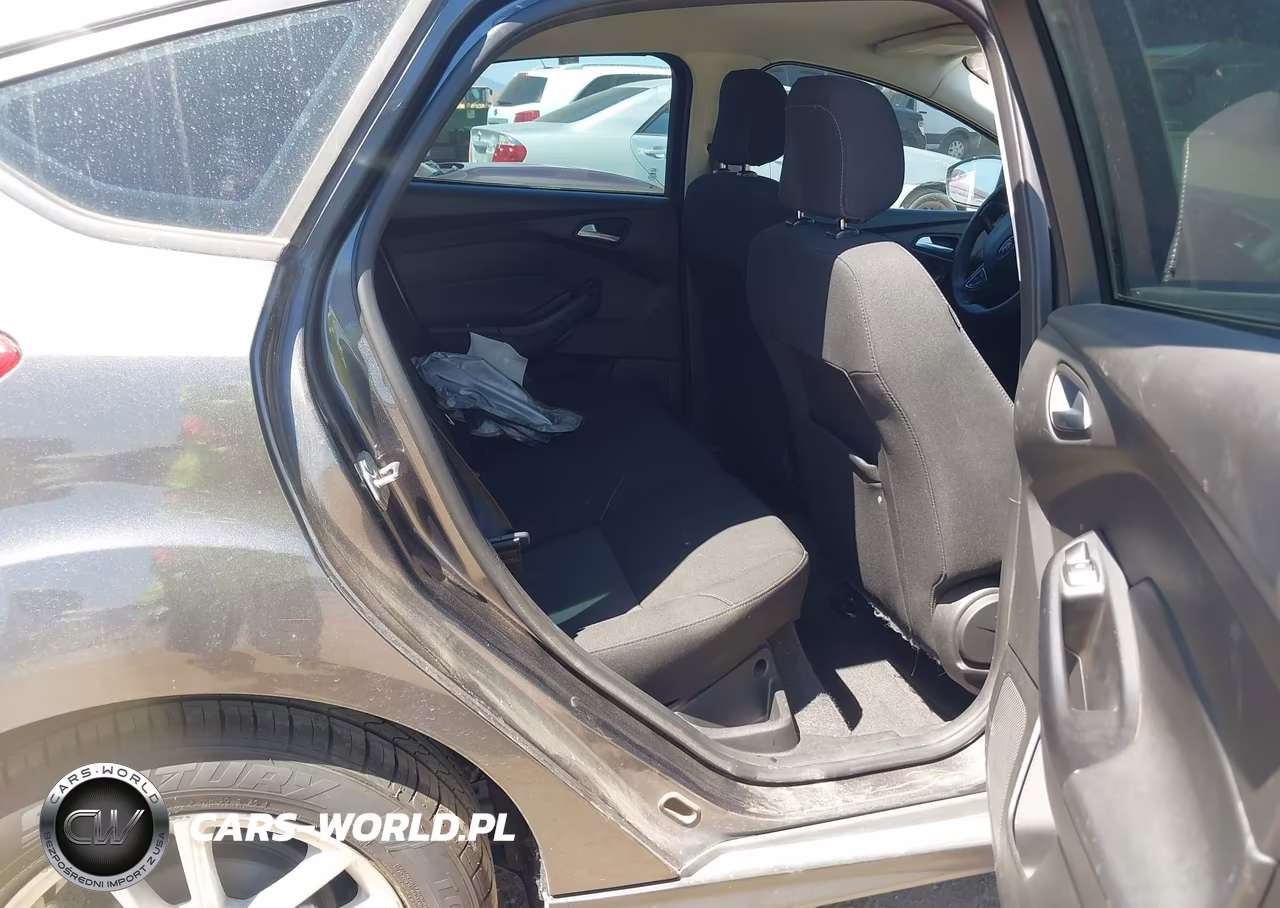 2018 Ford Focus Se VIN:1FADP3K23JL282895 - 8
