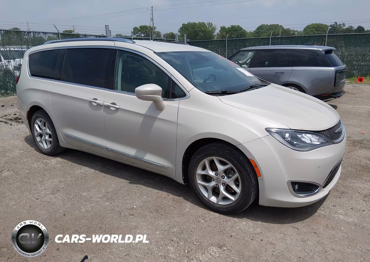 2017 Chrysler Pacifica Touring-L Plus