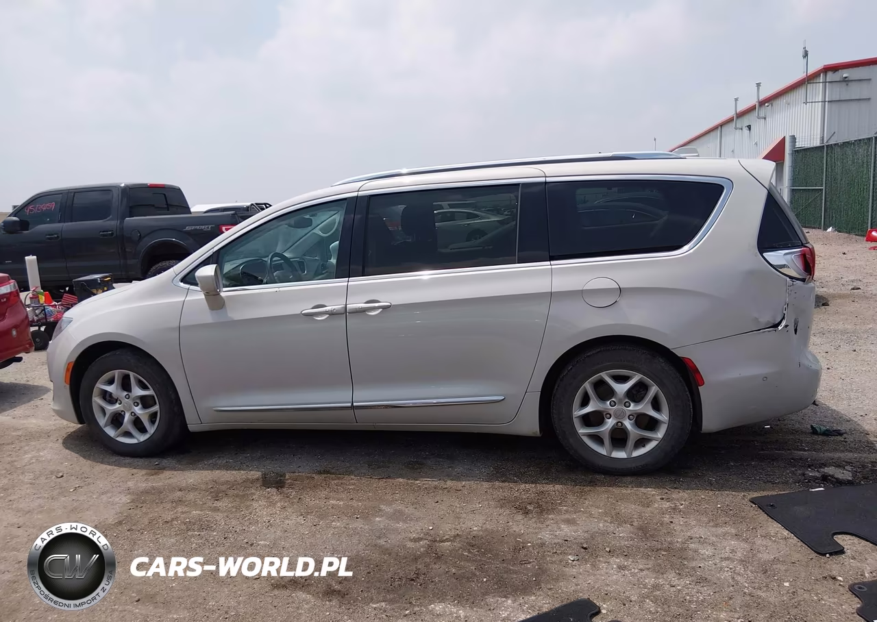 2017 Chrysler Pacifica Touring-L Plus VIN:2C4RC1EG6HR628172 - 14
