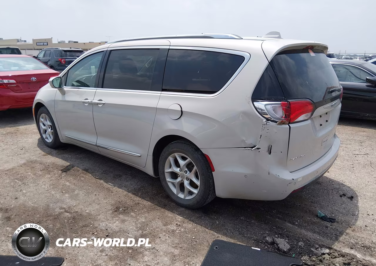 2017 Chrysler Pacifica Touring-L Plus VIN:2C4RC1EG6HR628172 - 3
