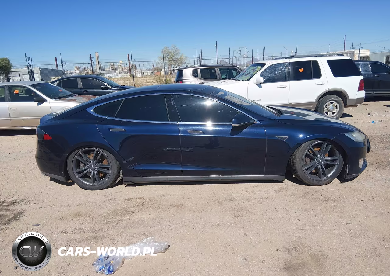 2014 Tesla Model S P85 VIN:5YJSA1H19EFP38722 - 12