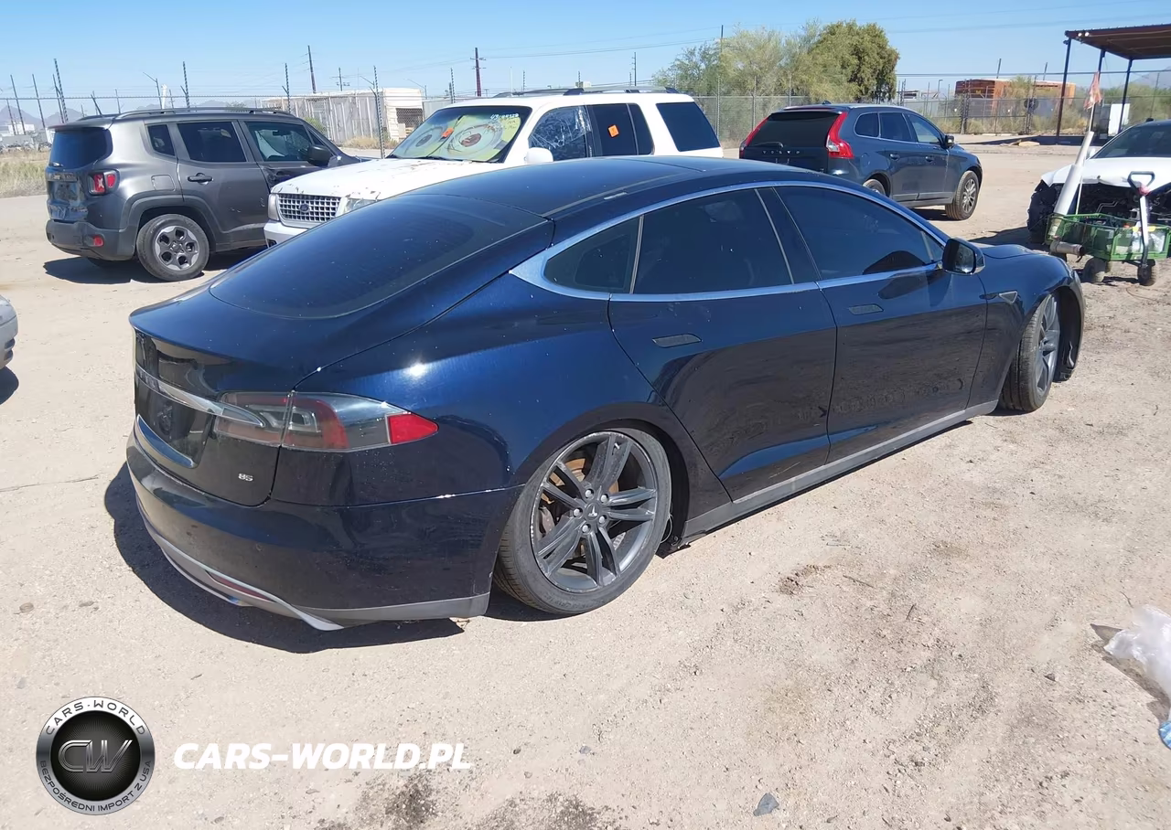 2014 Tesla Model S P85 VIN:5YJSA1H19EFP38722 - 4