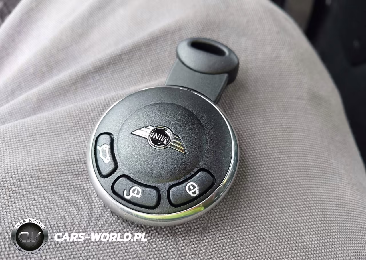 2010 Mini Cooper VIN:WMWMR3C5XATU97703 - 11