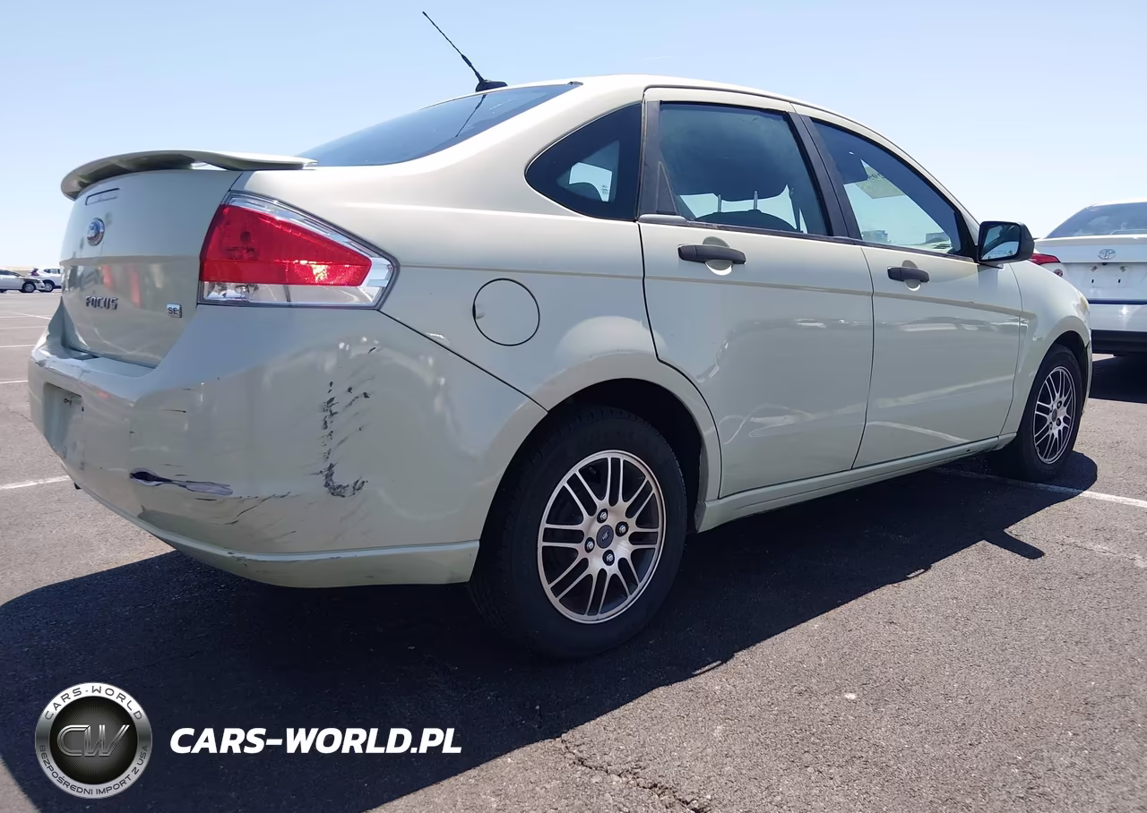 2010 Ford Focus Se VIN:1FAHP3FN4AW175889 - 4
