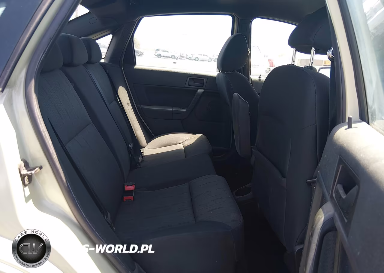 2010 Ford Focus Se VIN:1FAHP3FN4AW175889 - 8