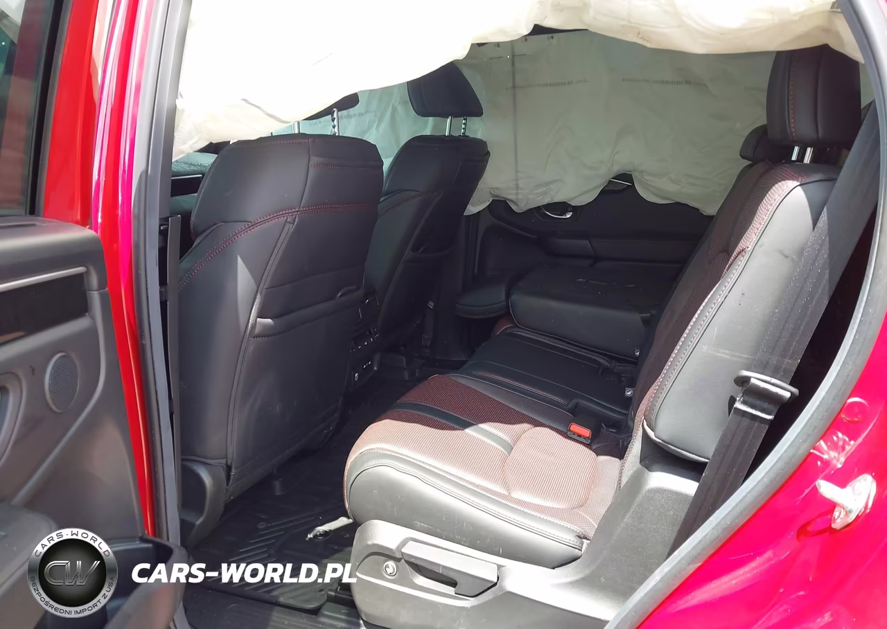 2025 Honda Pilot Black Edition VIN:5FNYG1H97SB131292 - 8