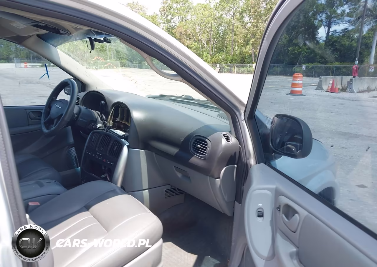 2006 Chrysler Town & Country Touring VIN:2A4GP54L26R796805 - 5