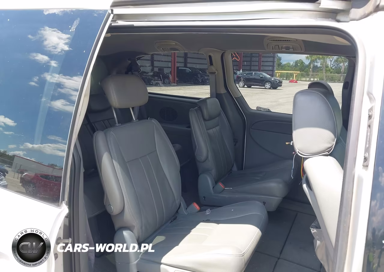 2006 Chrysler Town & Country Touring VIN:2A4GP54L26R796805 - 8