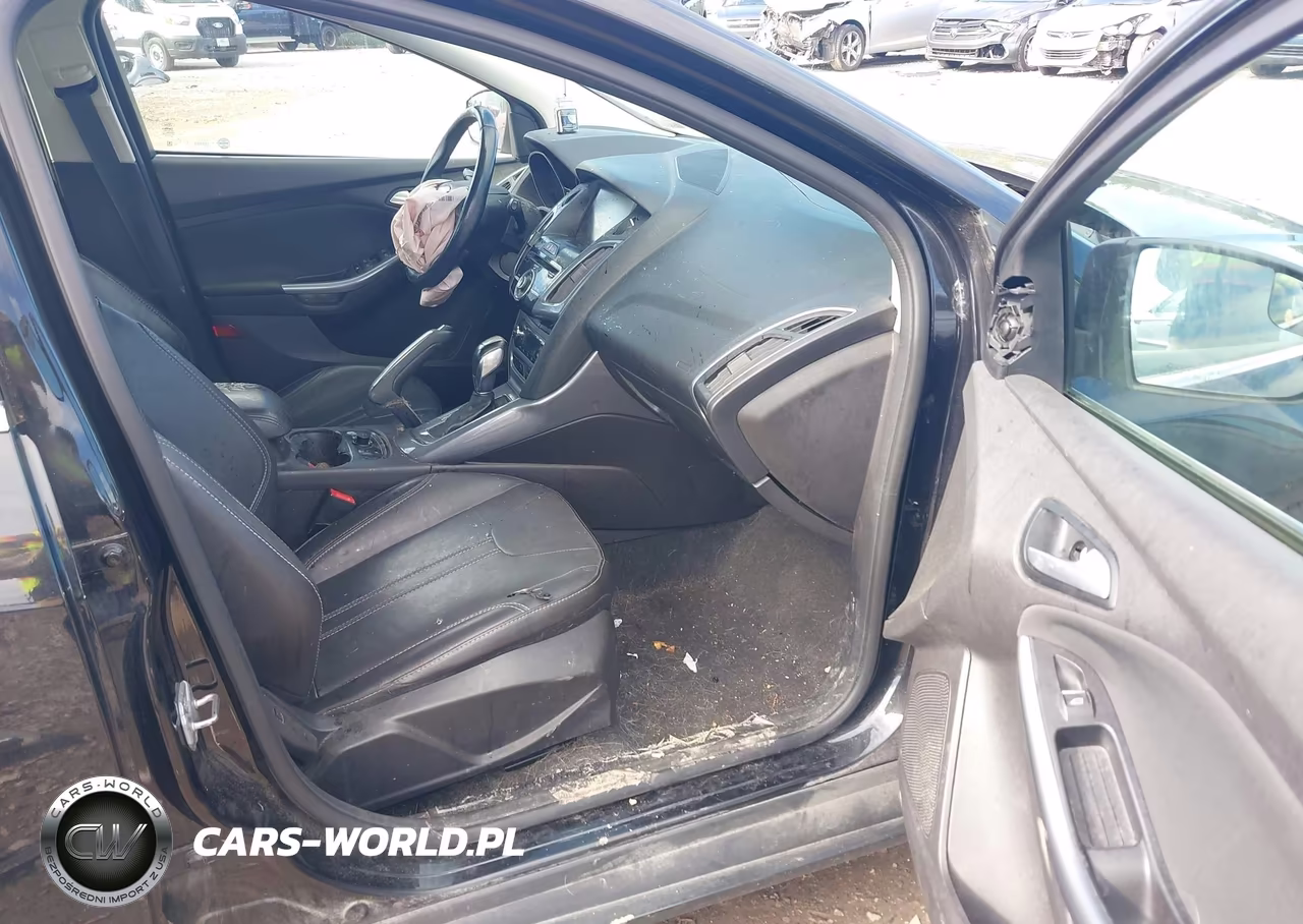 2014 Ford Focus Titanium VIN:1FADP3N25EL136497 - 5