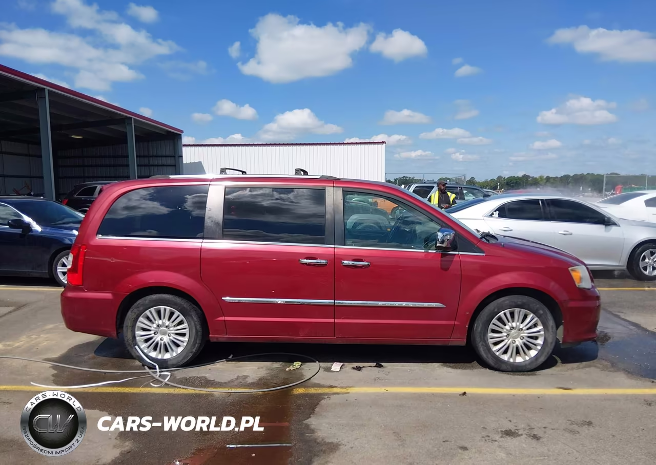 2015 Chrysler Town & Country Limited Platinum VIN:2C4RC1GG5FR554639 - 13
