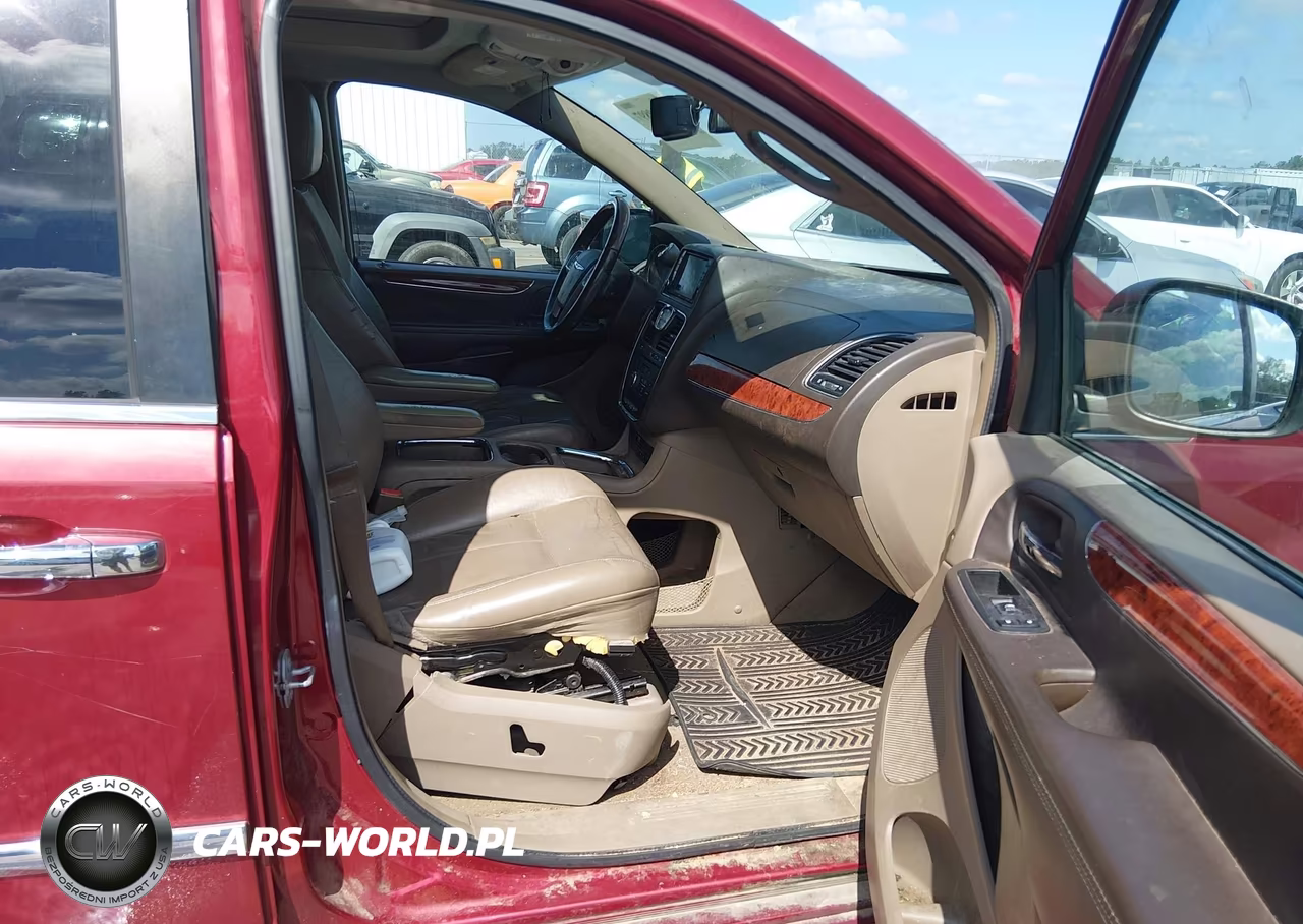2015 Chrysler Town & Country Limited Platinum VIN:2C4RC1GG5FR554639 - 5