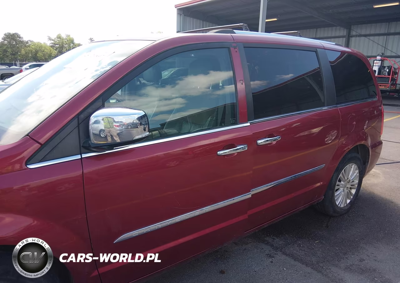 2015 Chrysler Town & Country Limited Platinum VIN:2C4RC1GG5FR554639 - 6