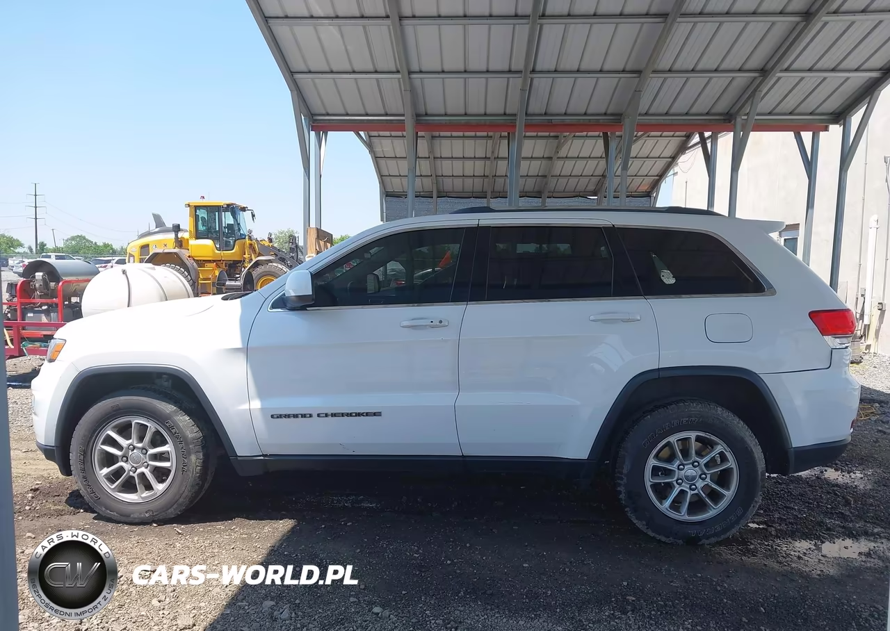 2018 Jeep Grand Cherokee Laredo E 4X4 VIN:1C4RJFAG5JC223010 - 14