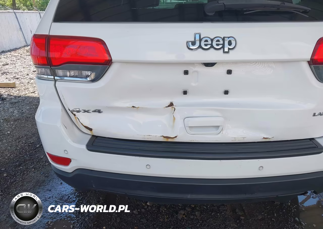 2018 Jeep Grand Cherokee Laredo E 4X4 VIN:1C4RJFAG5JC223010 - 17