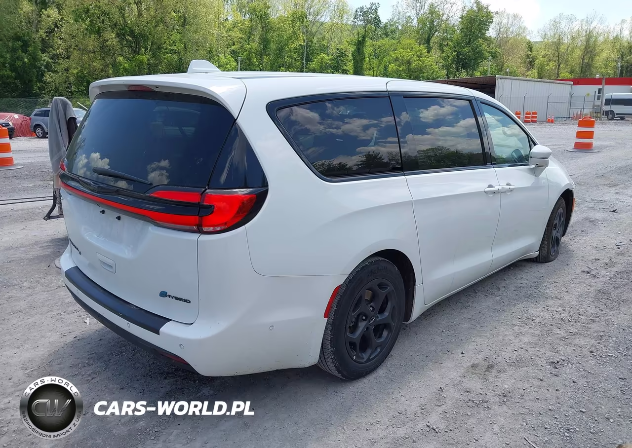 2022 Chrysler Pacifica Hybrid Touring L VIN:2C4RC1L7XNR173518 - 4
