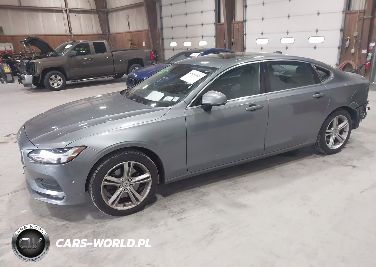 2018 Volvo S90 T5 Momentum VIN:LVY982MK8JP015595 - 2