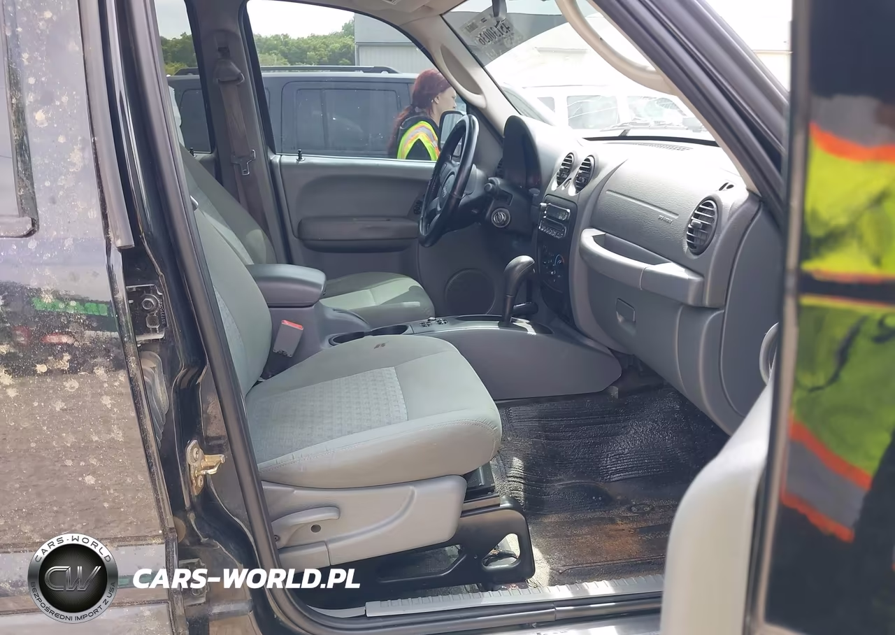 2007 Jeep Liberty Sport VIN:1J4GL48KX7W652645 - 5