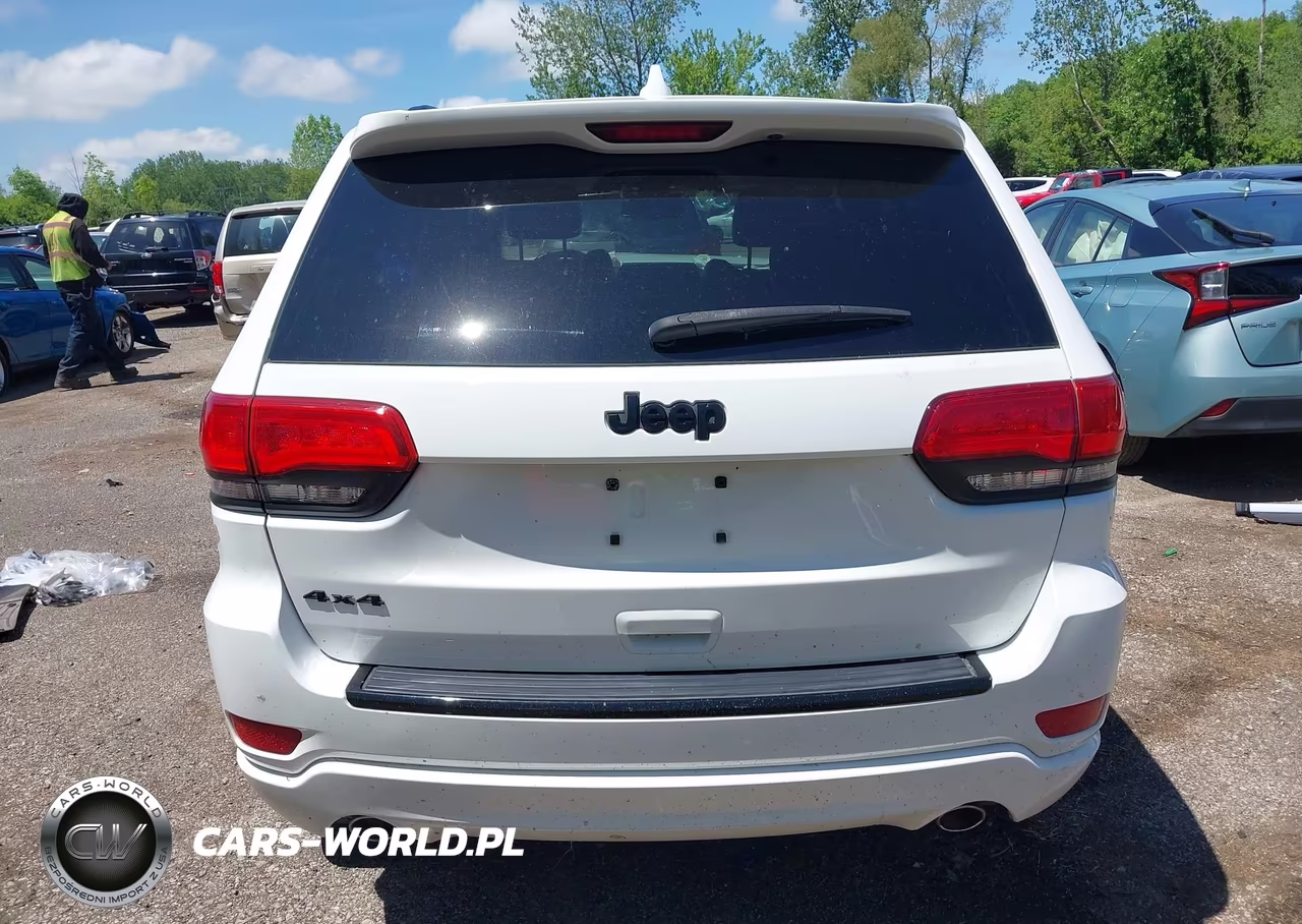 2015 Jeep Grand Cherokee Altitude VIN:1C4RJFAG3FC699666 - 17