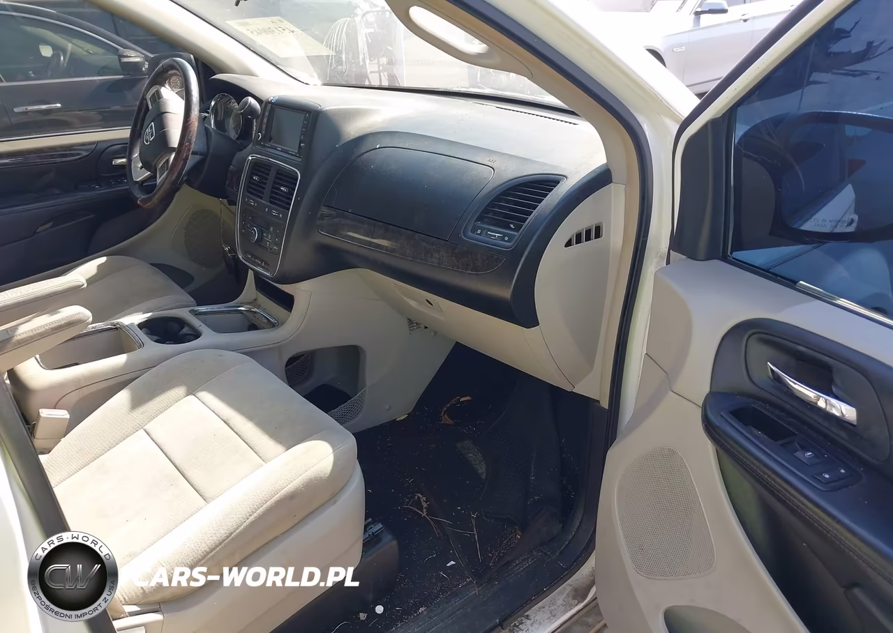 2011 Dodge Grand Caravan Crew VIN:2D4RN5DG2BR764702 - 5