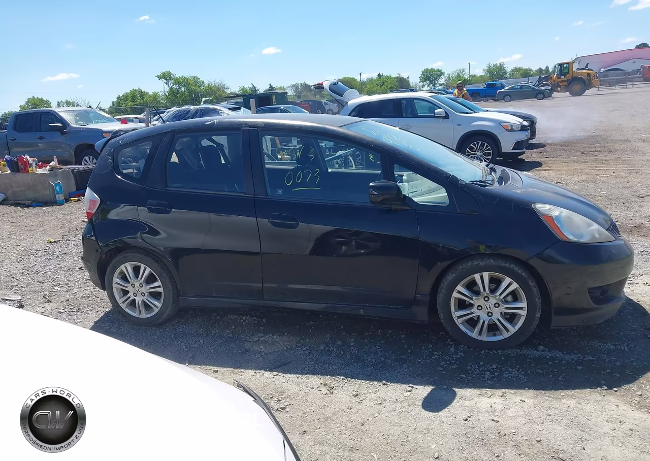 2011 Honda Fit Sport VIN:JHMGE8H53BS010686 - 13