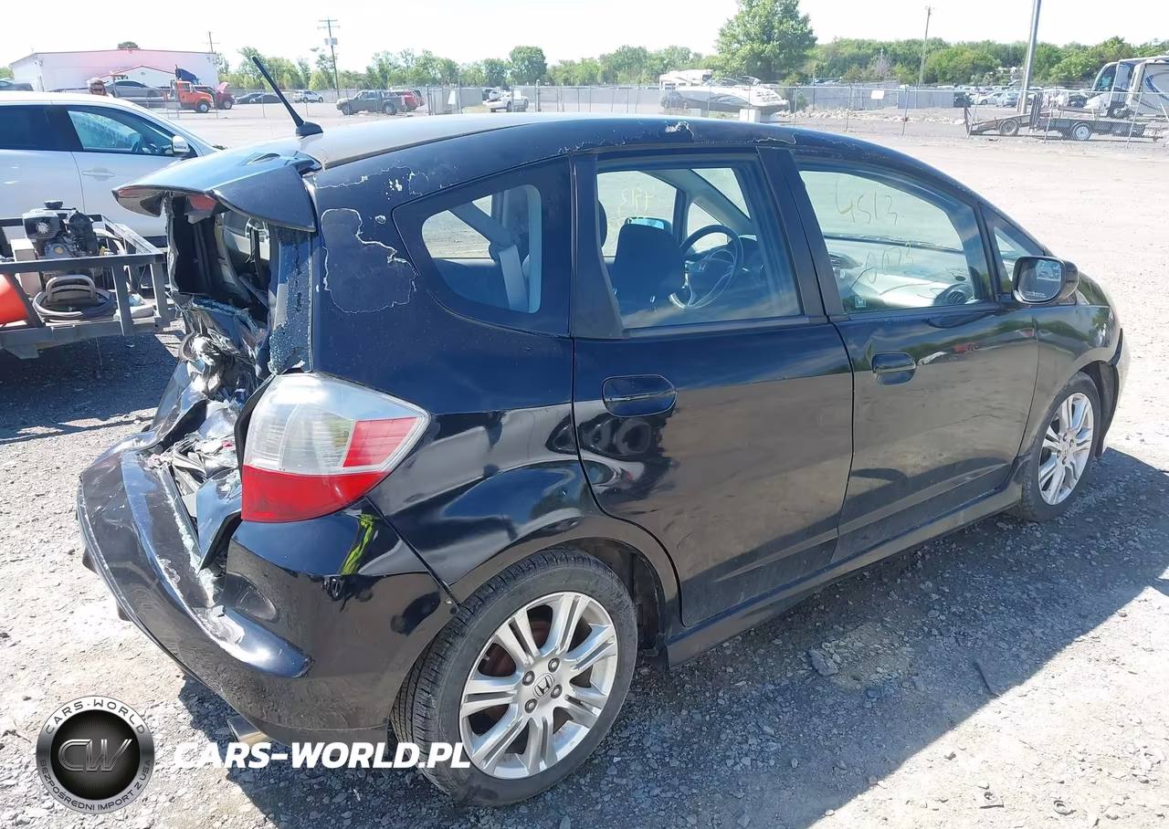 2011 Honda Fit Sport VIN:JHMGE8H53BS010686 - 4