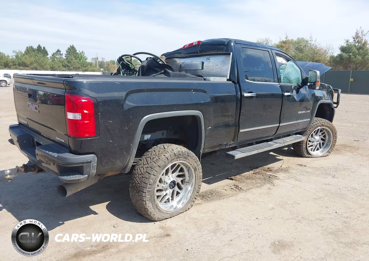 2018 GMC Sierra 2500Hd Denali VIN:1GT12UEY5JF203145 - 4