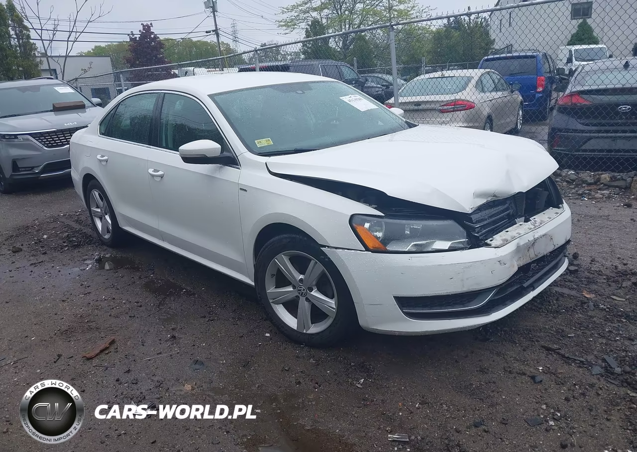 2014 Volkswagen Passat 1.8T Wolfsburg Edition – zdjęcie 1 z 11