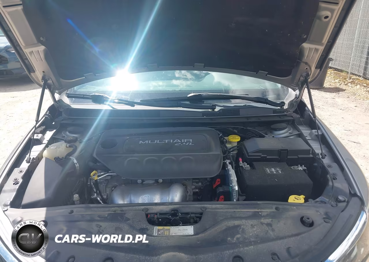 2015 Chrysler 200 Limited VIN:1C3CCCABXFN731556 - 10