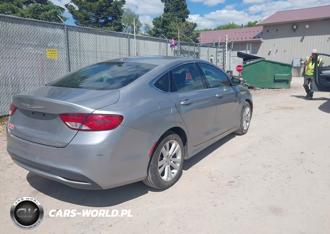 2015 Chrysler 200 Limited VIN:1C3CCCABXFN731556 - 4