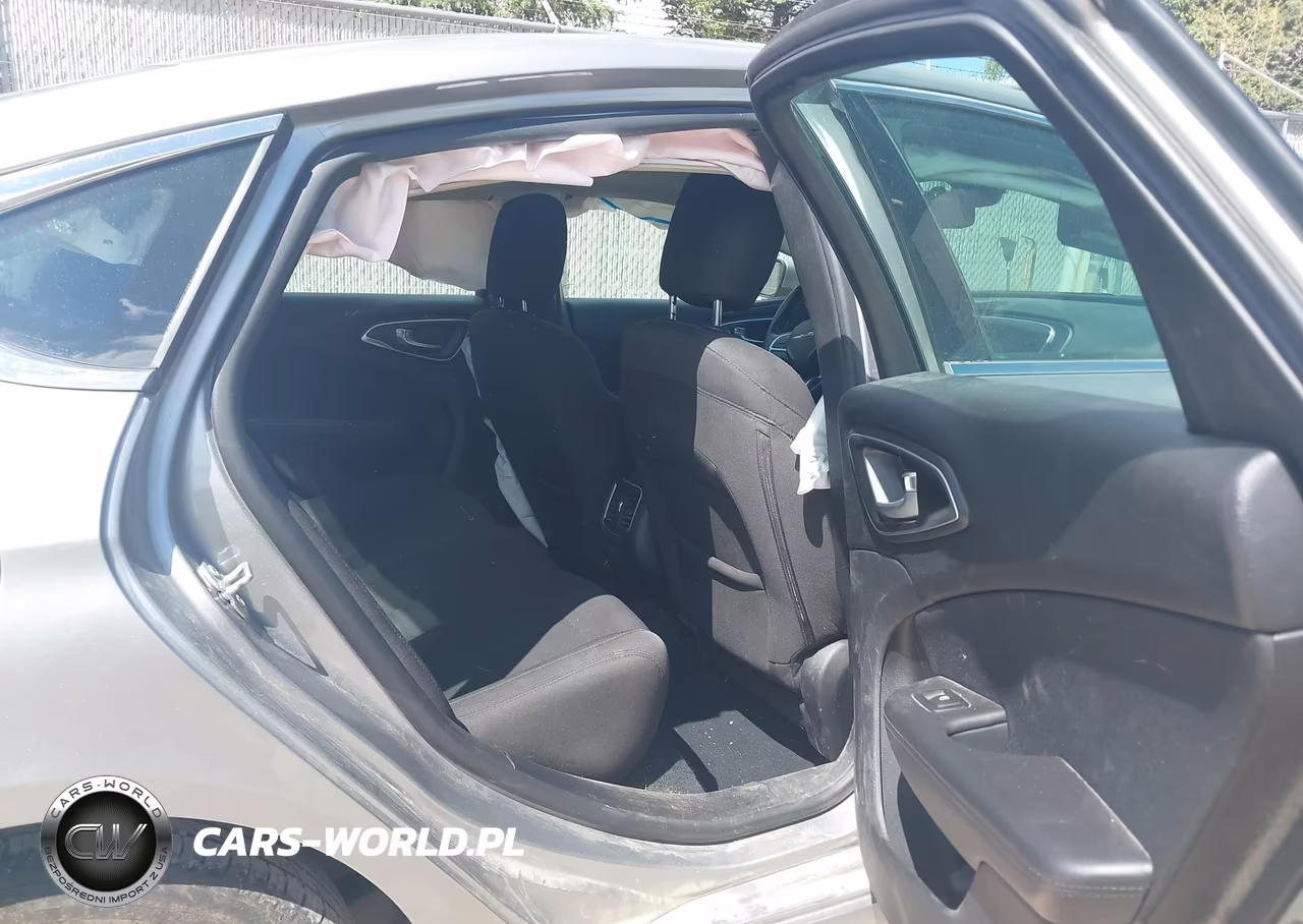 2015 Chrysler 200 Limited VIN:1C3CCCABXFN731556 - 8