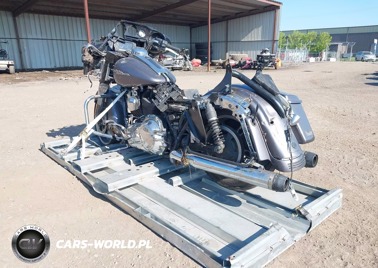 2014 Harley-Davidson Flhxs Street Glide Special VIN:1HD1KRM12EB645104 - 3
