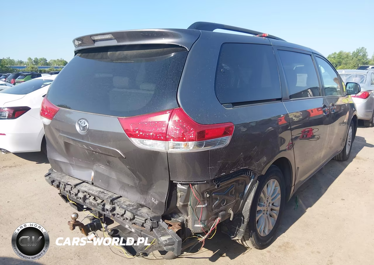 2012 Toyota Sienna Xle V6 8 Passenger VIN:5TDYK3DC3CS210564 - 4
