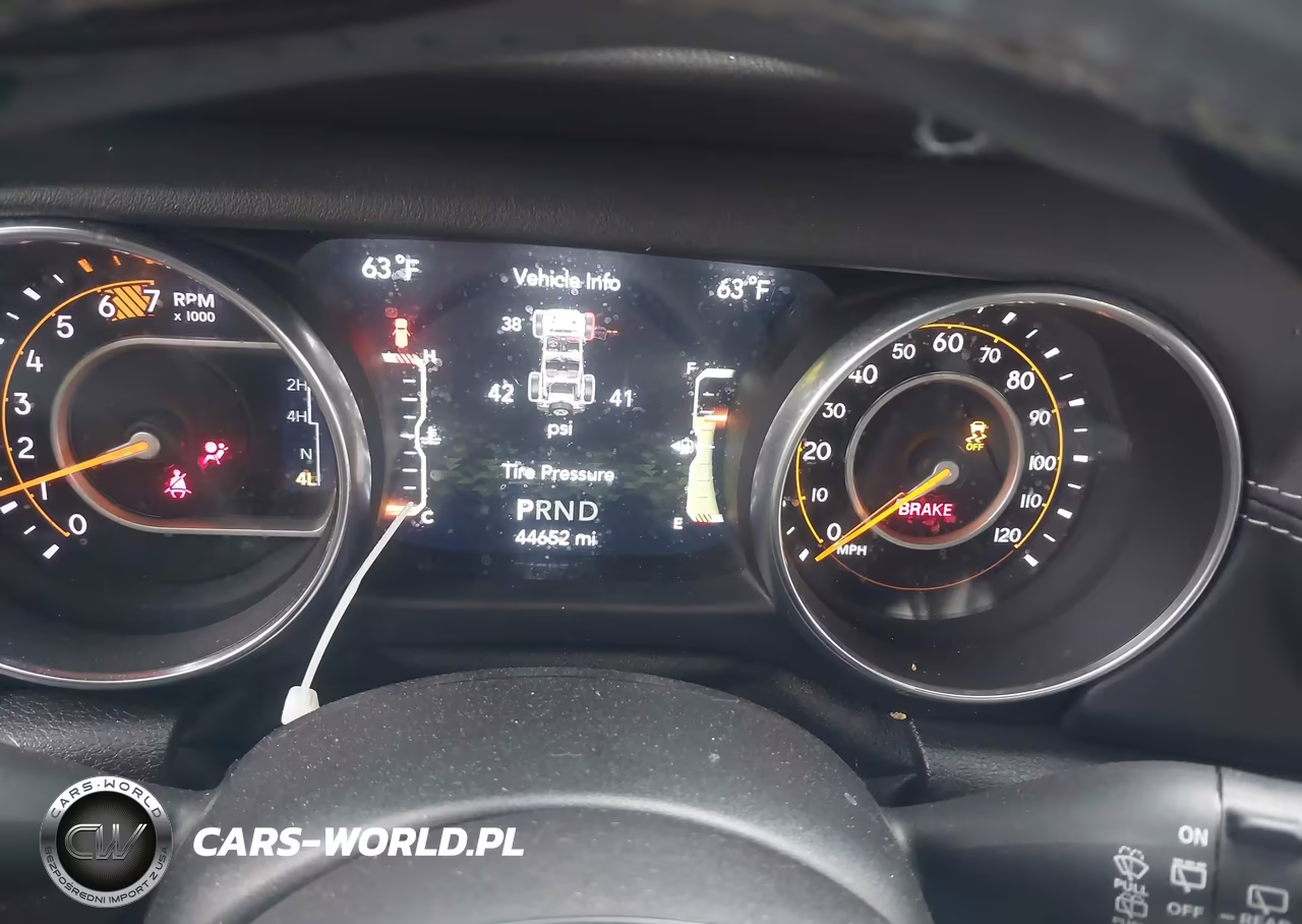 2019 Jeep Wrangler Unlimited Sahara 4X4 VIN:1C4HJXEN5KW691393 - 15