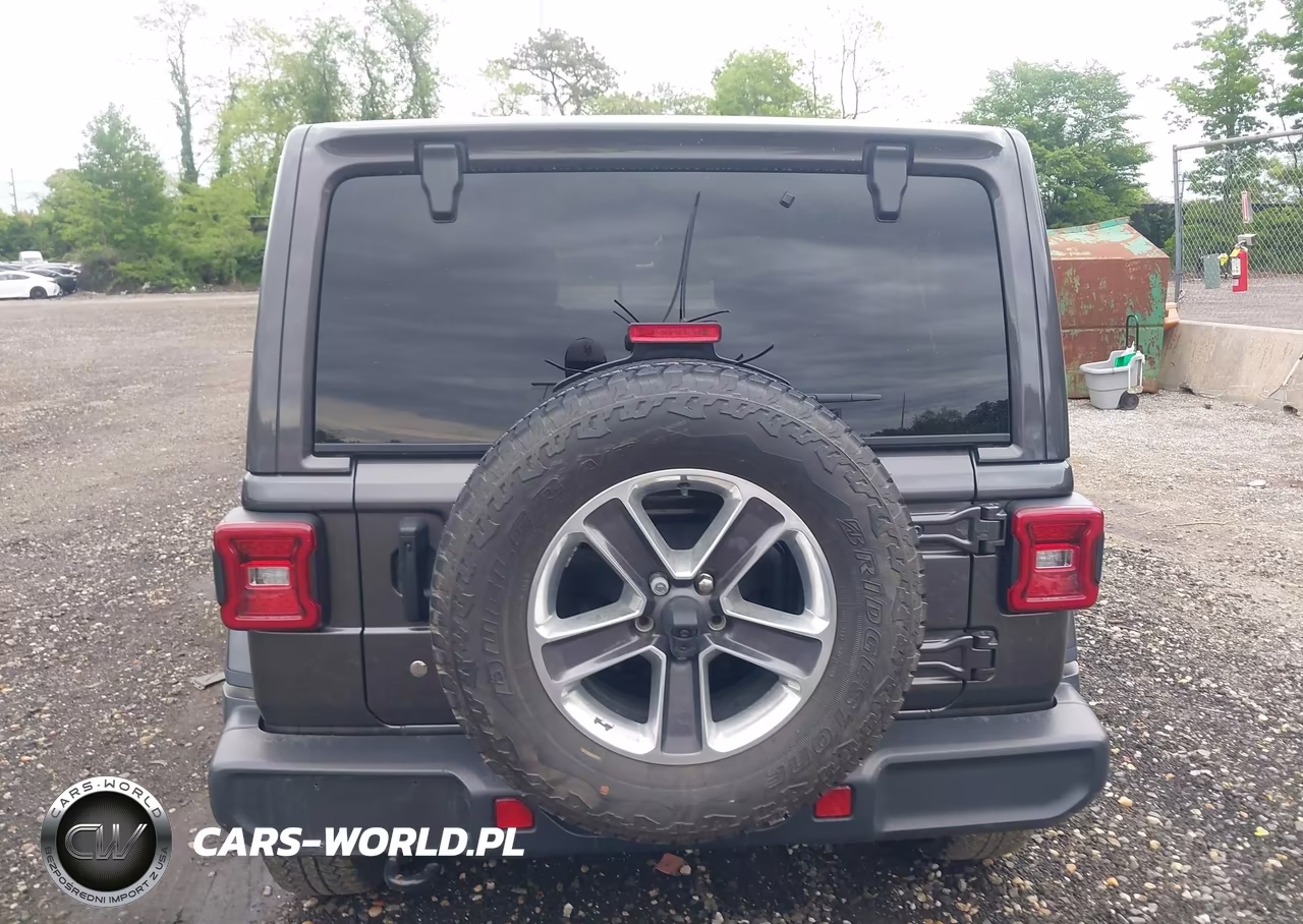 2019 Jeep Wrangler Unlimited Sahara 4X4 VIN:1C4HJXEN5KW691393 - 16