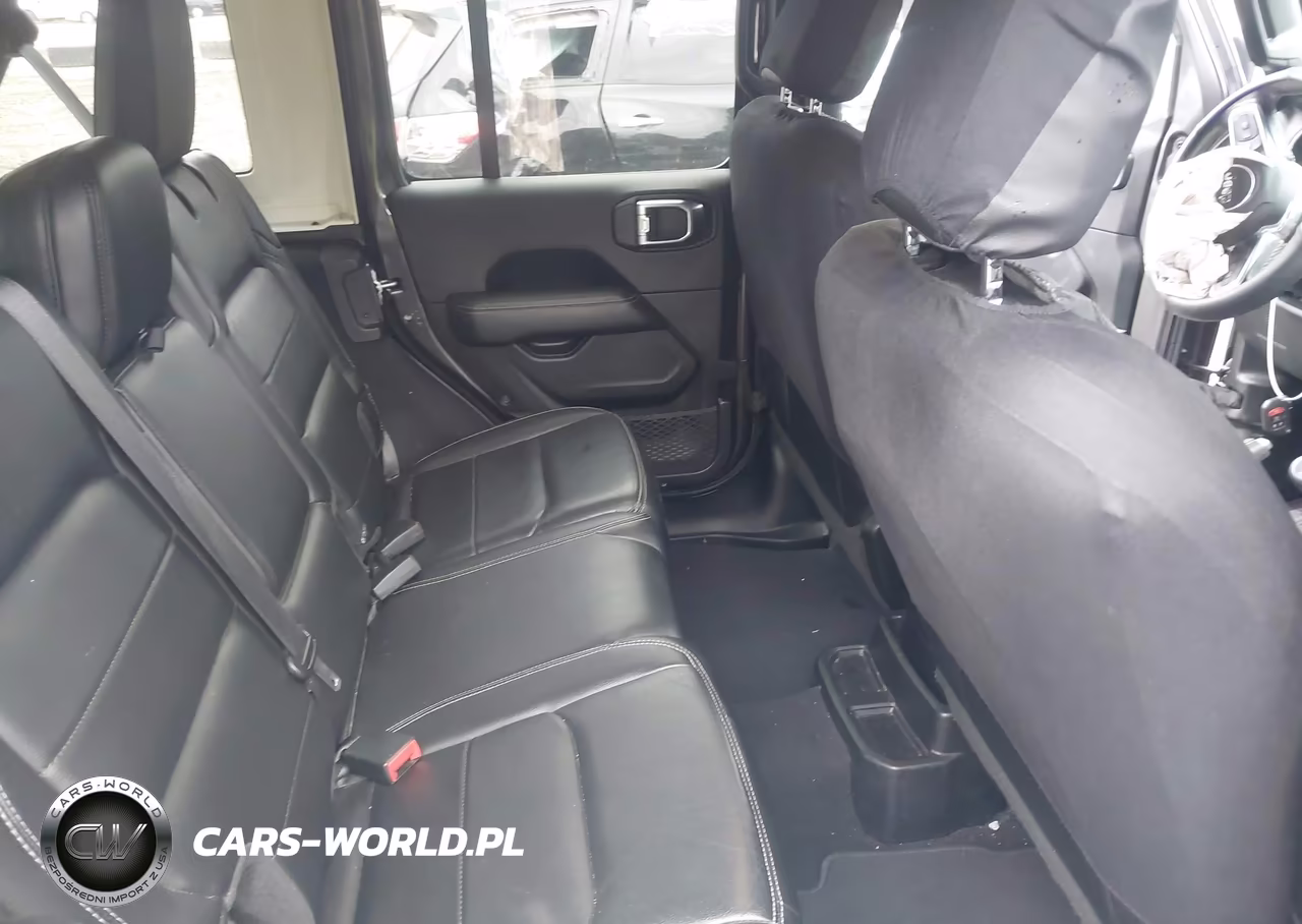 2019 Jeep Wrangler Unlimited Sahara 4X4 VIN:1C4HJXEN5KW691393 - 8