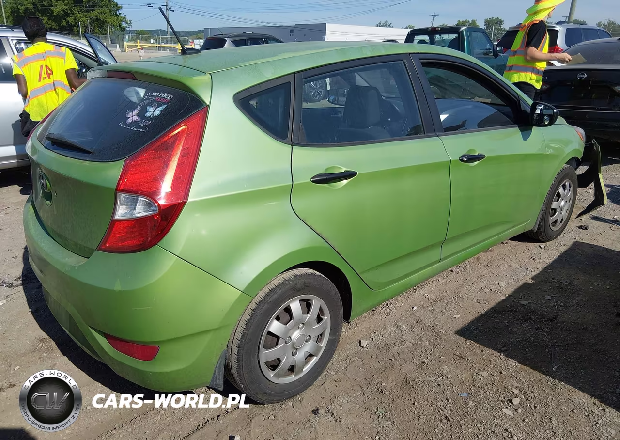 2013 Hyundai Accent Gs VIN:KMHCT5AE4DU103072 - 4