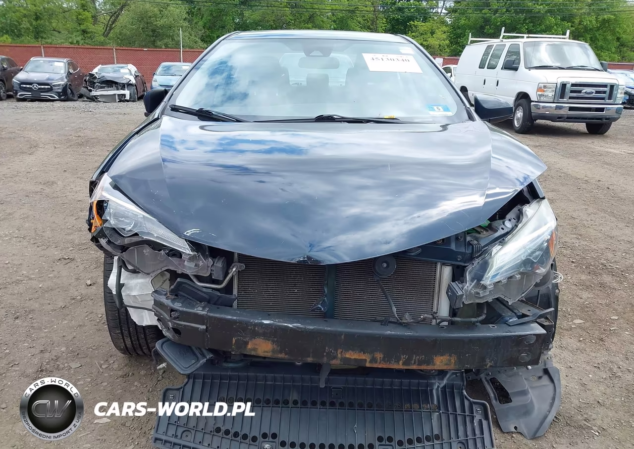 2018 Toyota Corolla Le VIN:2T1BURHE8JC090233 - 12