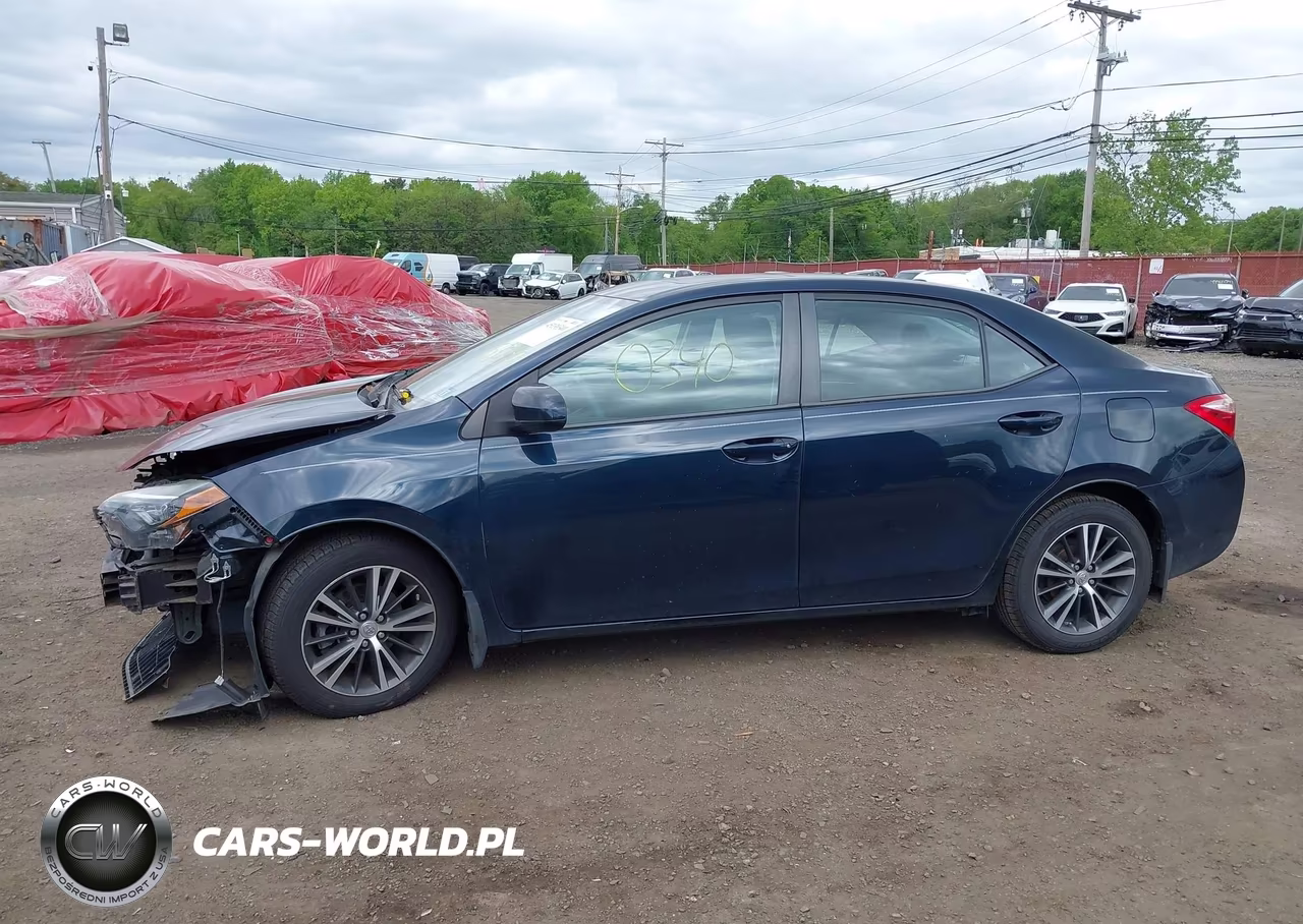 2018 Toyota Corolla Le VIN:2T1BURHE8JC090233 - 17