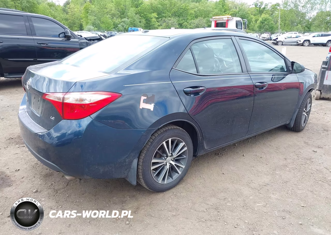 2018 Toyota Corolla Le VIN:2T1BURHE8JC090233 - 4